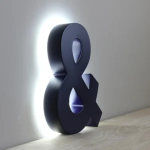 حروف معدنية من الامام بأضاءة خلفية